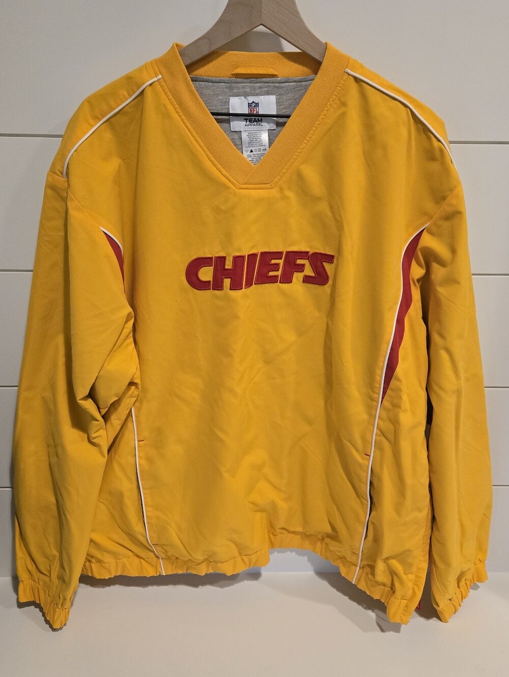 Size XL NFL Chiefs Gold Pullover
